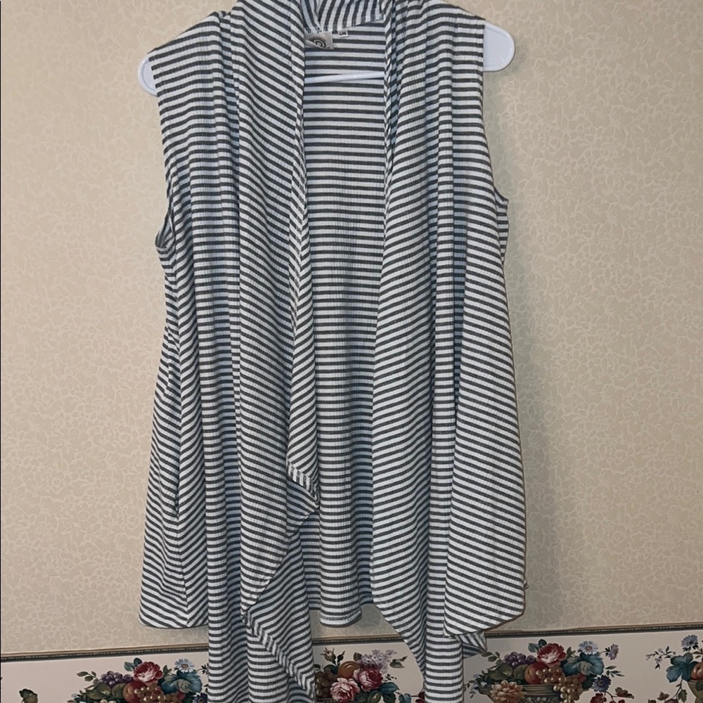 EUC FASHION APPARELS. SIZE L\XL